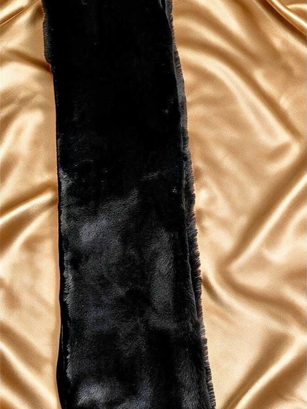 DANIELE MEUCCI 100% Acrylic Black Faux Fur/Velvet Scarf. Beautiful Preown. $35.